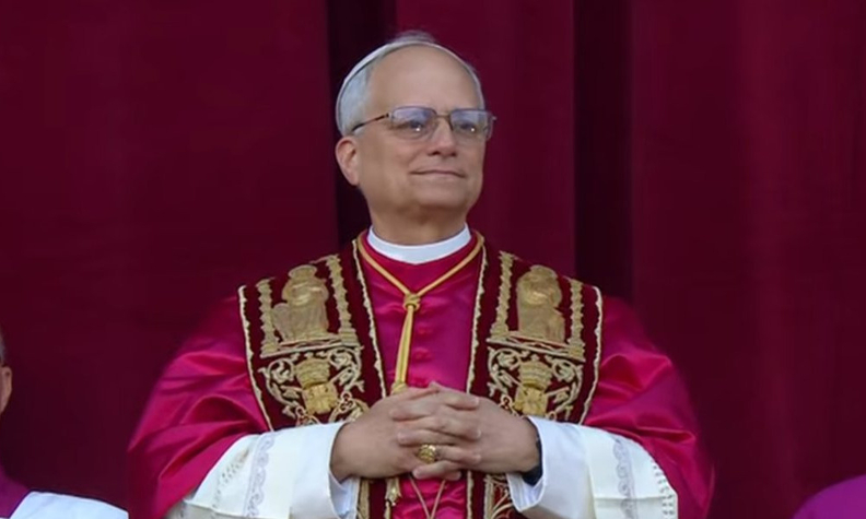 Pope Leo XIV's first public appearance <BNO>
